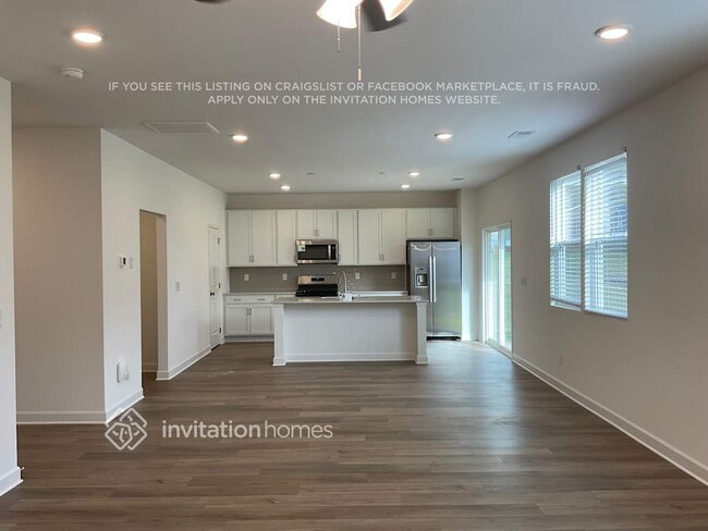 Building Photo - 257 W Millbrook Dr