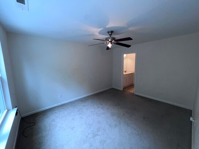 Building Photo - 5518 Hamilton Cir