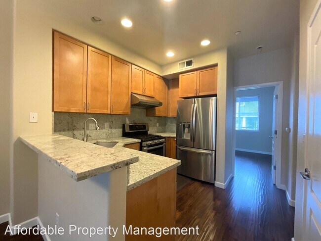 Foto del edificio - 3 br, 3 bath House - 674 Kingsford Way
