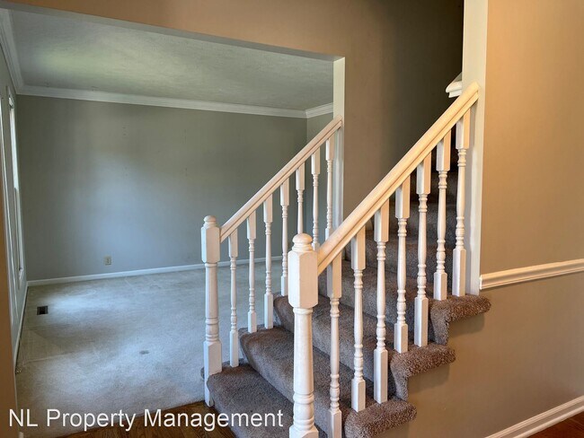 Building Photo - 4 br, 2.5 bath House - 6623 South 162 Ave