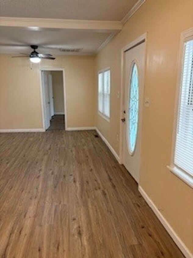 Foto principal - Lovely 3 Bed/2 Bath House $1,500.00 Roebuc...
