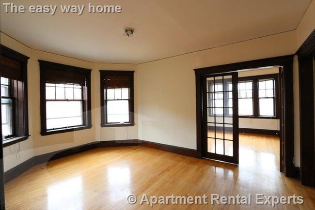 Photo - 14 Centre St Apartment