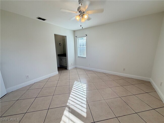 Foto del edificio - 1392 Churchill Cir