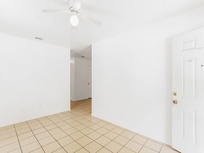 Foto del edificio - 315 Isbell Rd