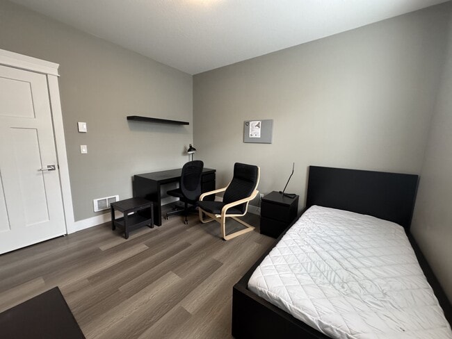 Photo du bâtiment - 593 5th St