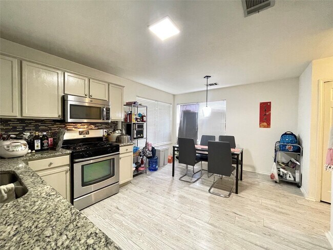 Foto del edificio - 9802 Copper Creek Dr