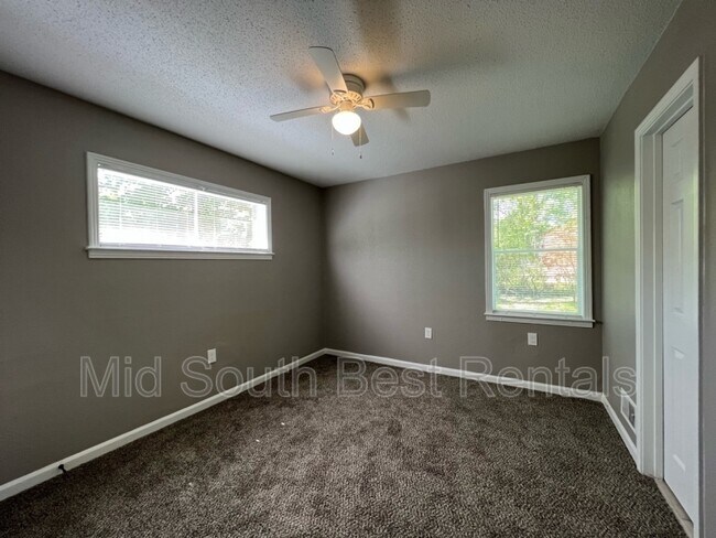 Foto del edificio - 4295 Shadcrest Cove