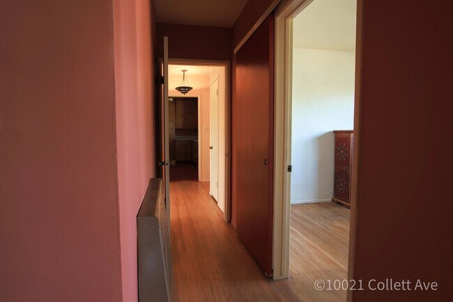 Foto del edificio - 10021 Collett Ave