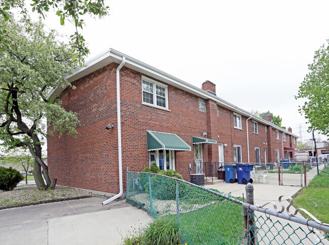 Building Photo - 62-72 E Blecke Ave