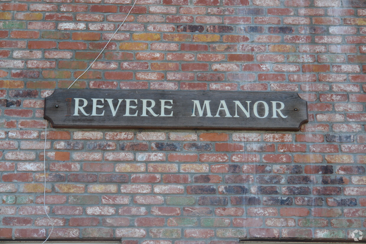 Building Photo - Revere Manor