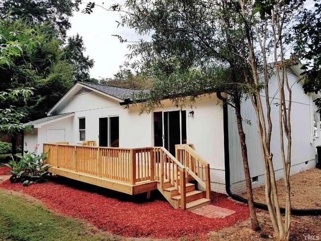 Rear - Left - 3101 Crandon Ln