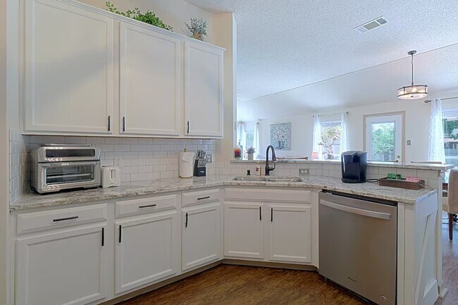 Foto del edificio - 1305 Marigold Way