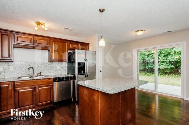 Foto del edificio - 1024 Stinson Glen Ln