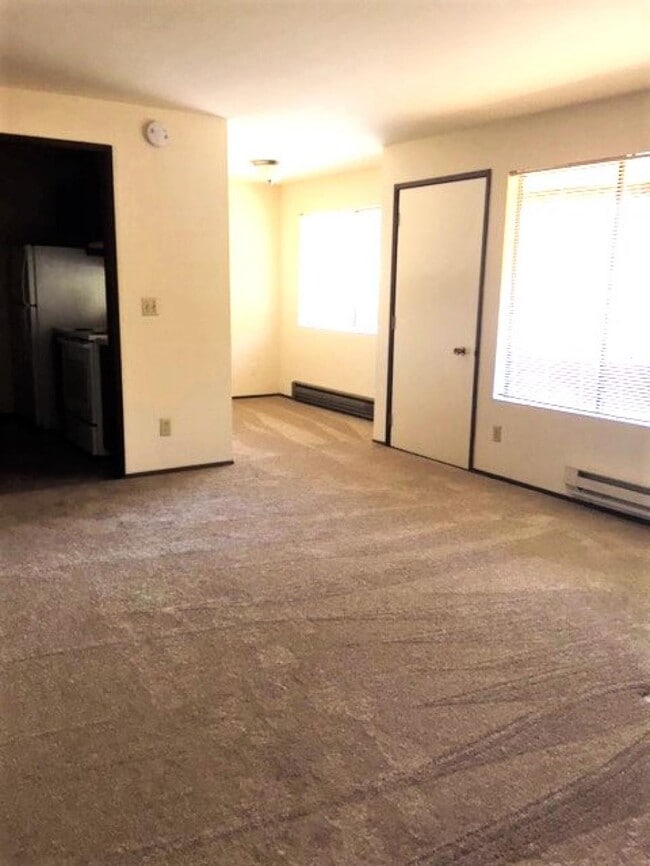 Building Photo - 2720 60 Ave SW - 2 bedrooms