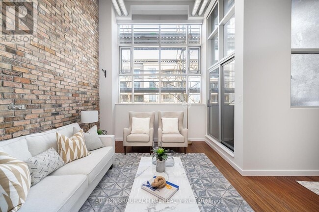 Photo du bâtiment - 1852 Queen St E