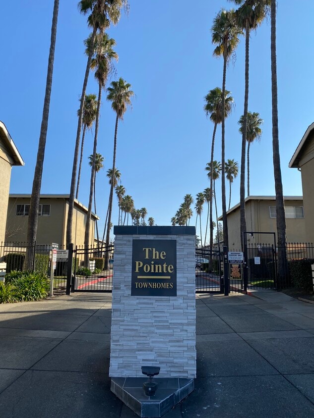 Foto principal - The Pointe Townhomes