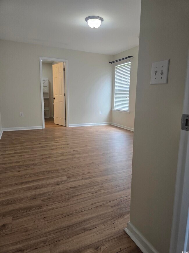 Foto del edificio - 1328 Valor Rd