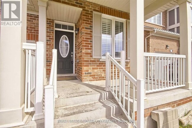 Building Photo - 609 Gibson Cres