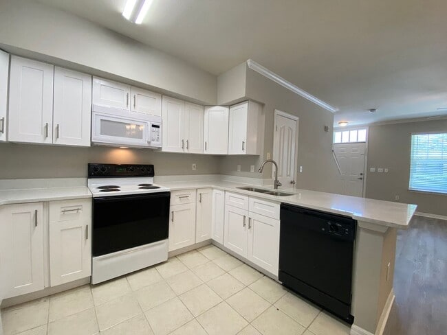 Building Photo - 2 Bedroom, 2 Bath Townhome in Celebration ...