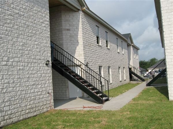 Building Photo - 515 E Pike Blvd