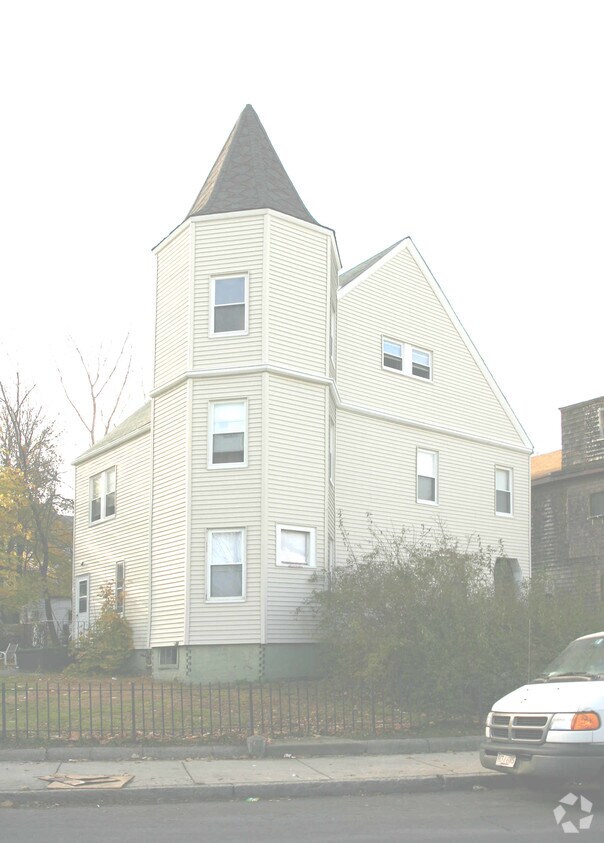 398 Ferry St, Everett, MA 02149 Apartments in Everett, MA