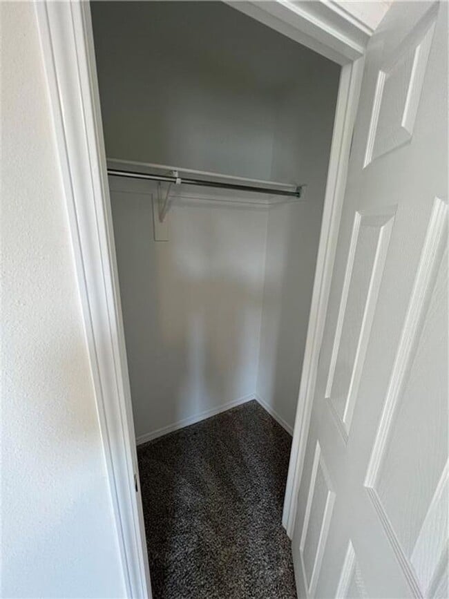 Building Photo - 414 Woodcreek