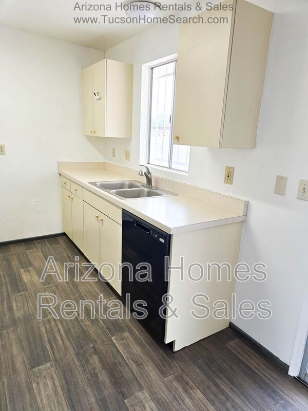 Building Photo - 2425 S Rose Peak