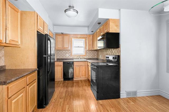 Foto del edificio - 5840 Tioga St