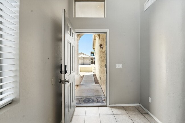 Building Photo - Spacious Avondale Home in Gated Community ...