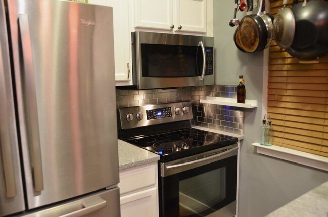 Foto del edificio - 2072 Atherton Heights Ln