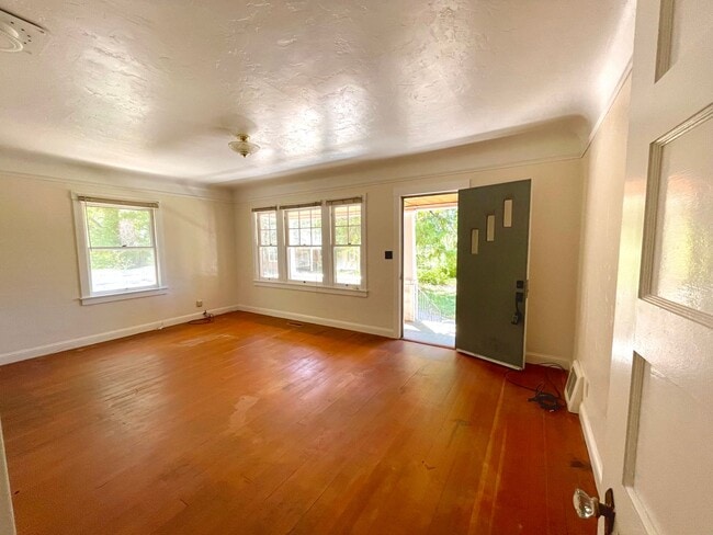 Building Photo - 3 Bedroom 1 bath home in Nevada City