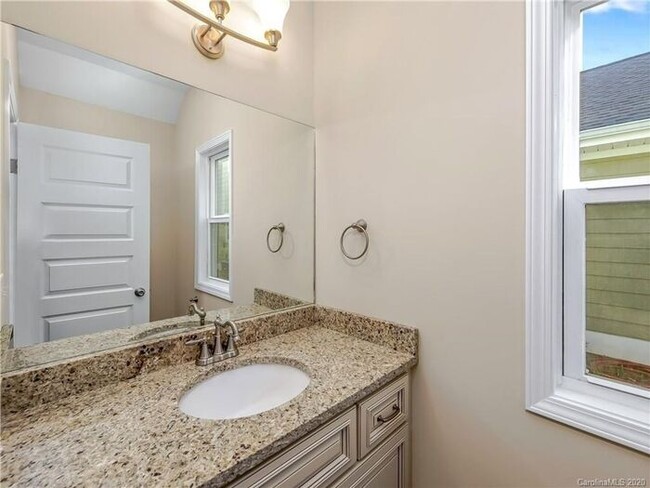 Building Photo - Asheville Rental!