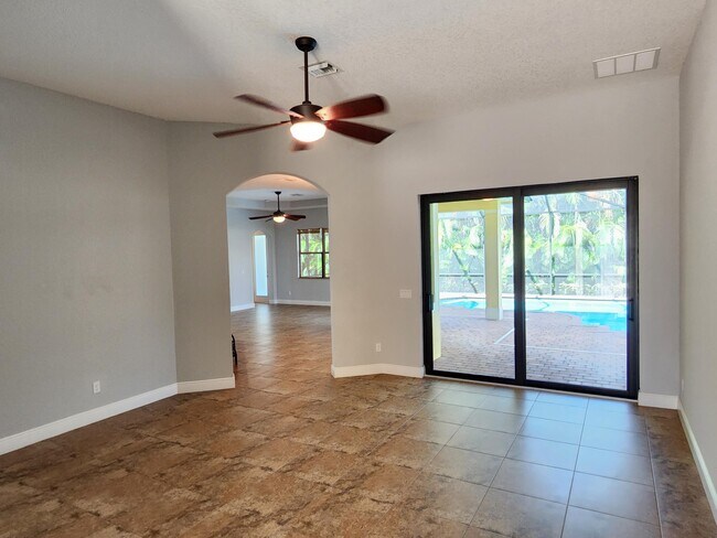 Building Photo - 2095 NW Diamond Creek Way