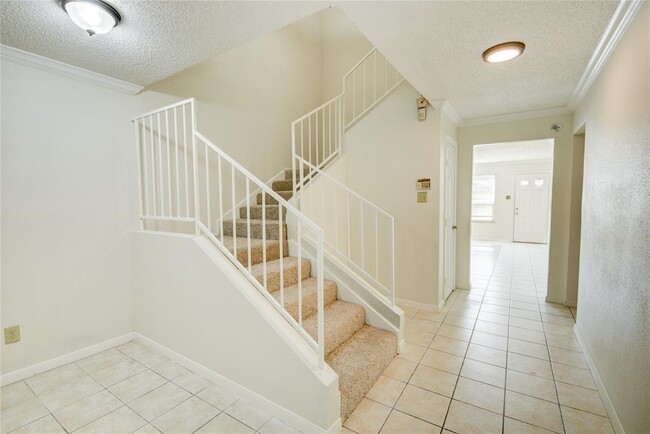 Foto del edificio - 2114 Greenbriar Colony Dr