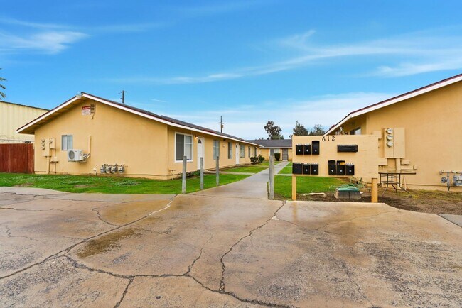 Foto del edificio - 616 S Irwin St