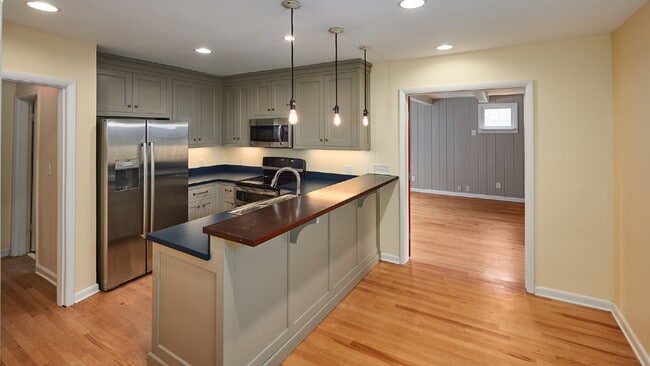 Building Photo - For Rent: 3BR, 2BA home in Inglewood (Please do not apply without speaking with us first.)