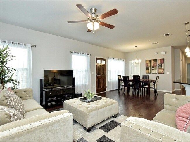 Building Photo - 8806 Donatello Dr