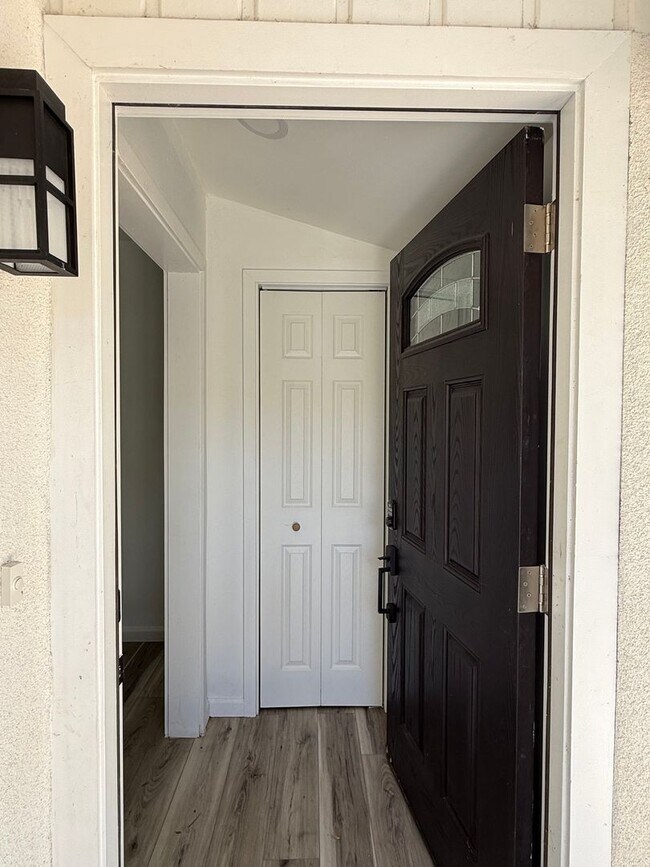 Foto del edificio - 10214 O'Melveny Ave