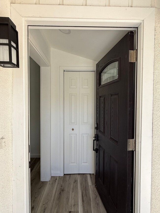 Building Photo - Omelveny Properties