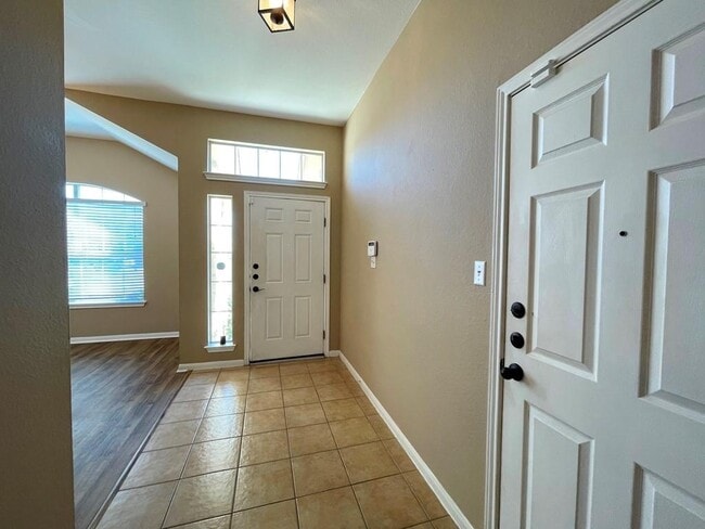 Building Photo - 145 Amber Ash Dr