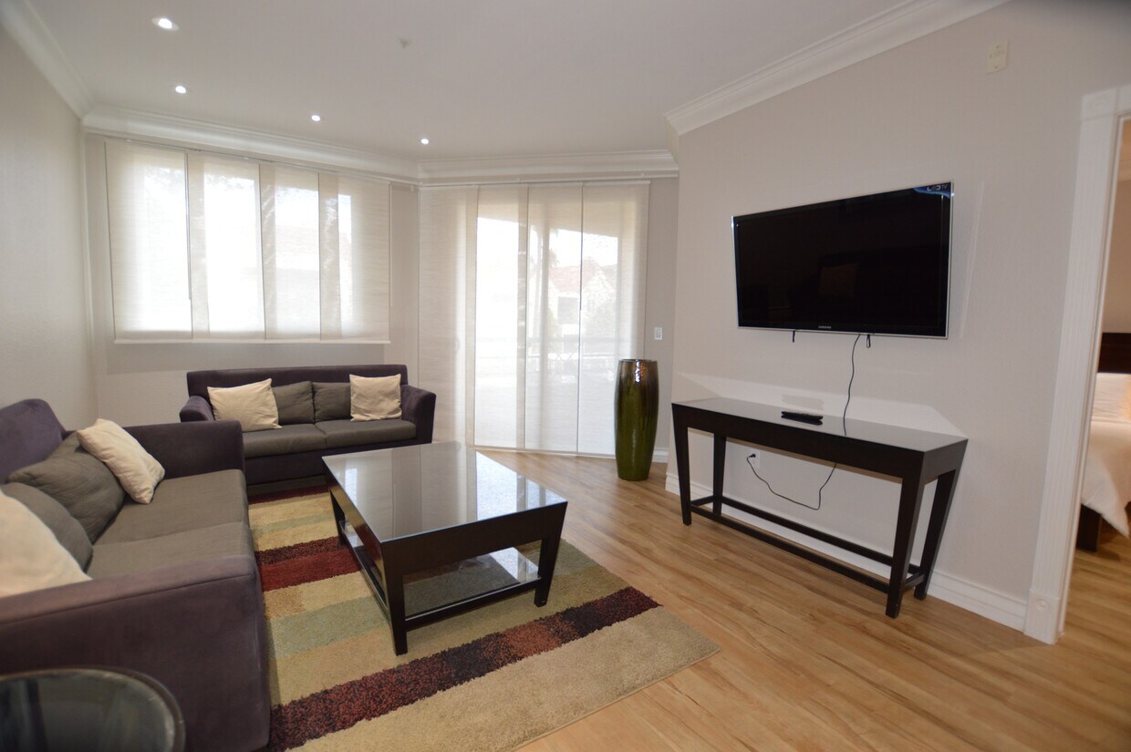 Foto principal - MERIDIAN FURNISHED 2 BDR /2 BATH Luxury Co...