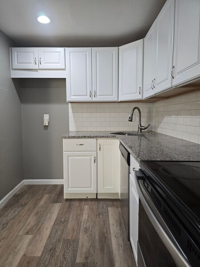 Building Photo - Updated 2 Bedroom 1.5 Bath in Westminster