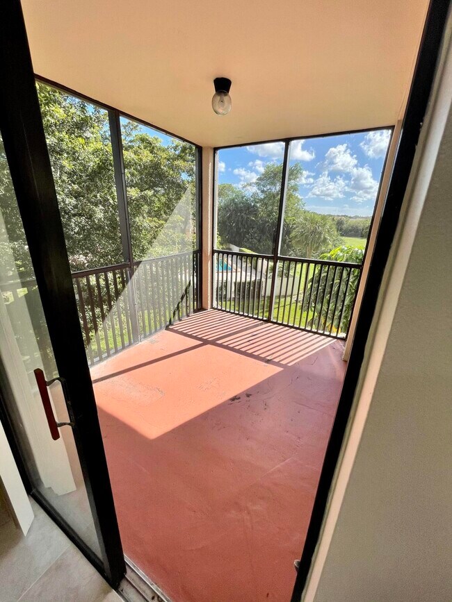 Building Photo - 5951 Wellesley Park Dr