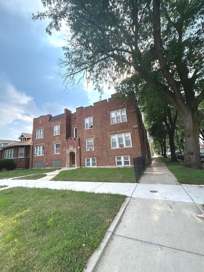 Building Photo - 221 E 78th St