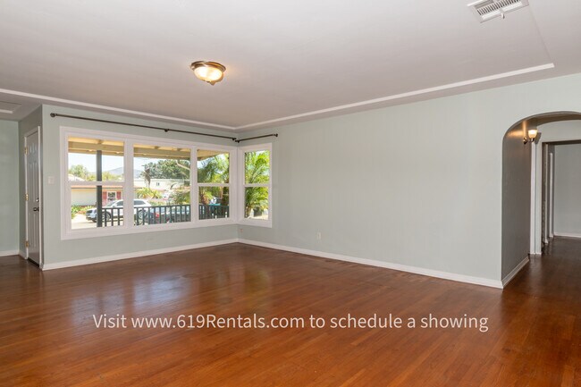 Building Photo - Beautiful Large 4 Bedroom, 2 Bath Home