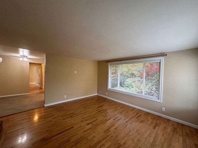 Building Photo - 810sp