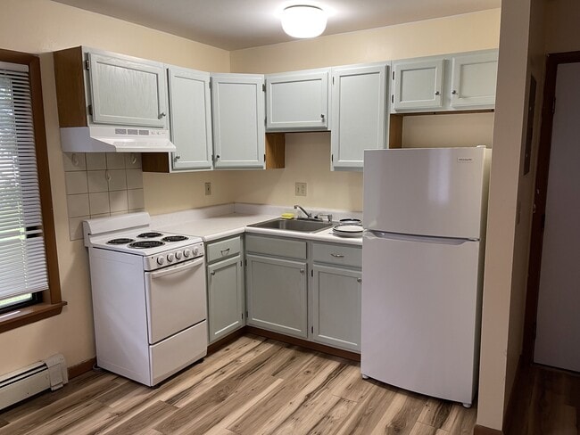 Building Photo - Meadow East Apartments