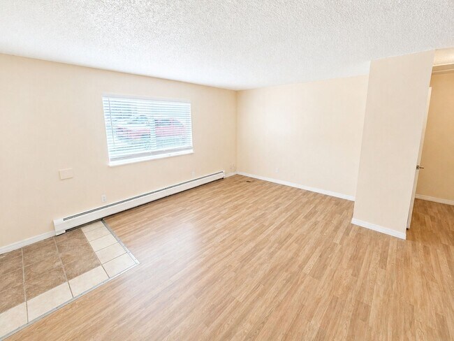 Foto del edificio - Available now!  Freshly updated paired home