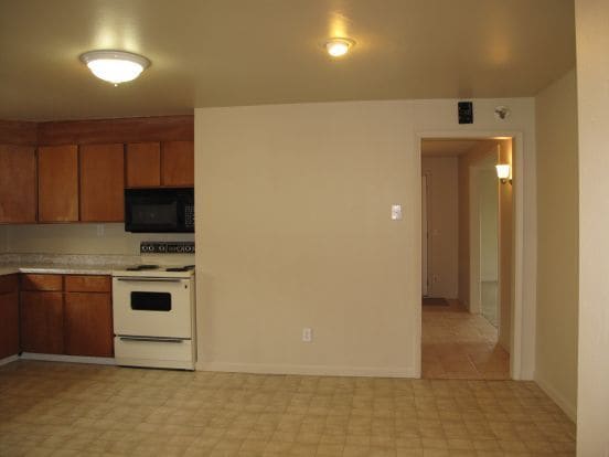 Building Photo - JF-911 N 86th St.