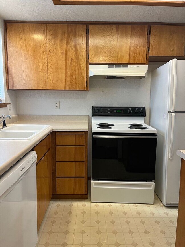 Building Photo - 532.1n - 2955 &amp; 2957 Stacie Way